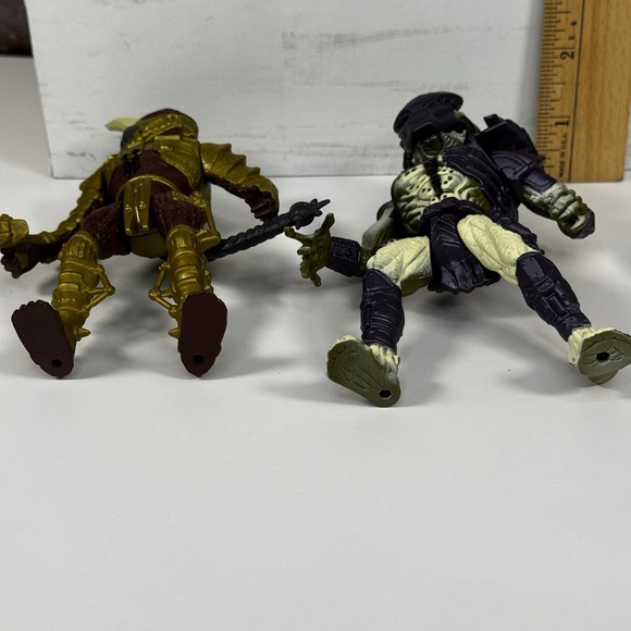 Vintage 1990s Predator Action Figures Lot of 2 Kenner Cracked Tusk/ Spiked Tail - Picture 6 of 6